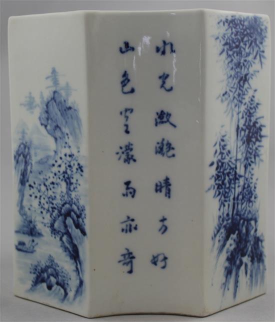 A Chinese blue and white brush pot, 16.3cm